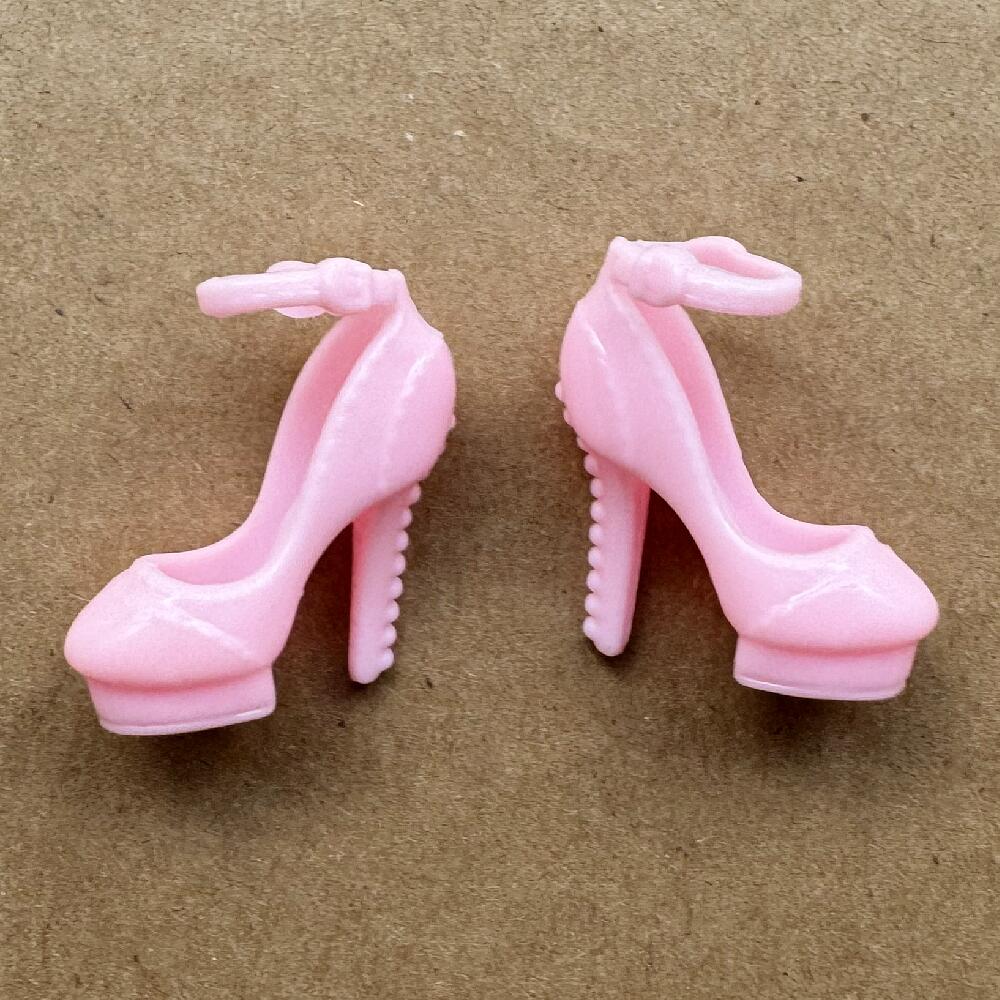 Винтажные туфли на высоком каб – обзор и цена Vintage Collectible Barbies